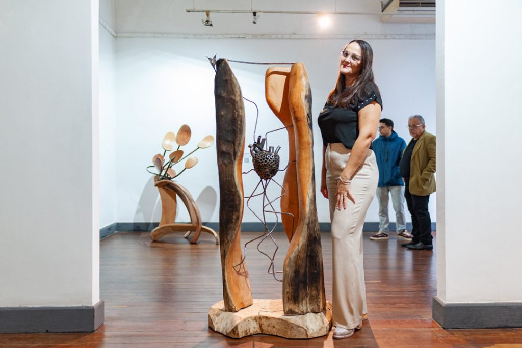 La Bienal Cainguás inicia sus exposiciones itinerantes en el Yaparí 11 La Bienal Cainguás inicia sus exposiciones itinerantes en el Yaparí imagen-10