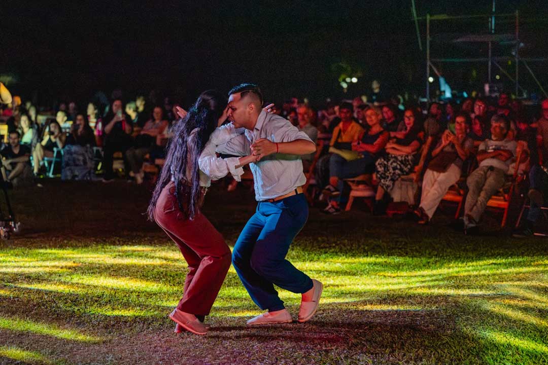 Chango Spasiuk iluminó una noche atravesada por la fe y la música regional imagen-8