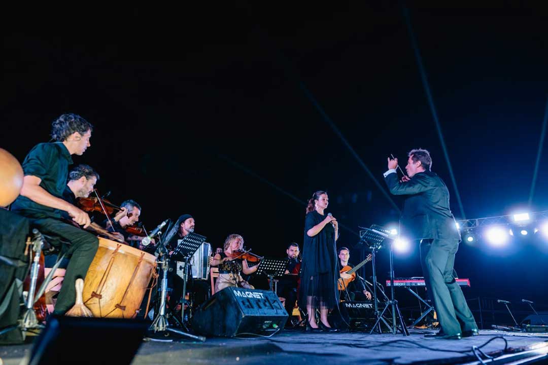 Chango Spasiuk iluminó una noche atravesada por la fe y la música regional imagen-12